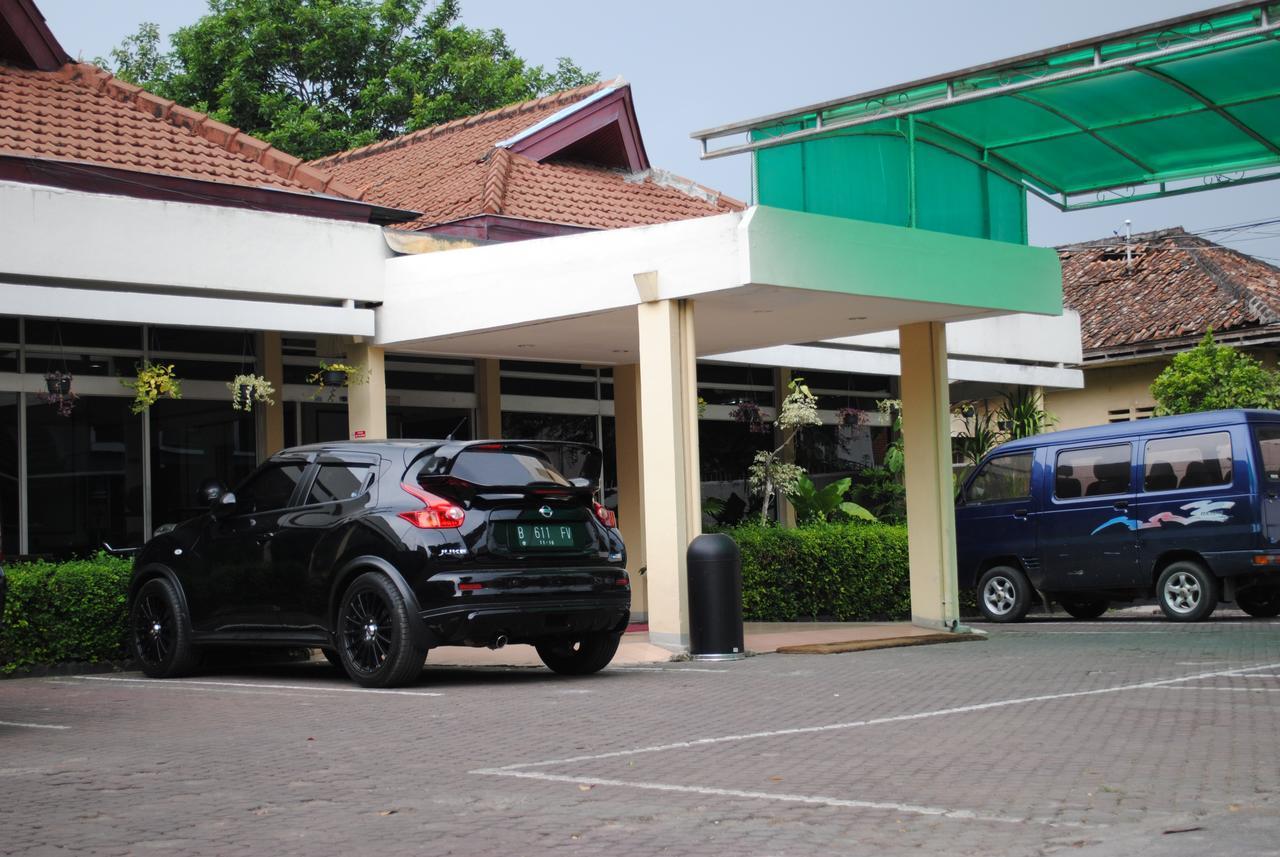 Hotel Wisata Baru Serang Exterior photo
